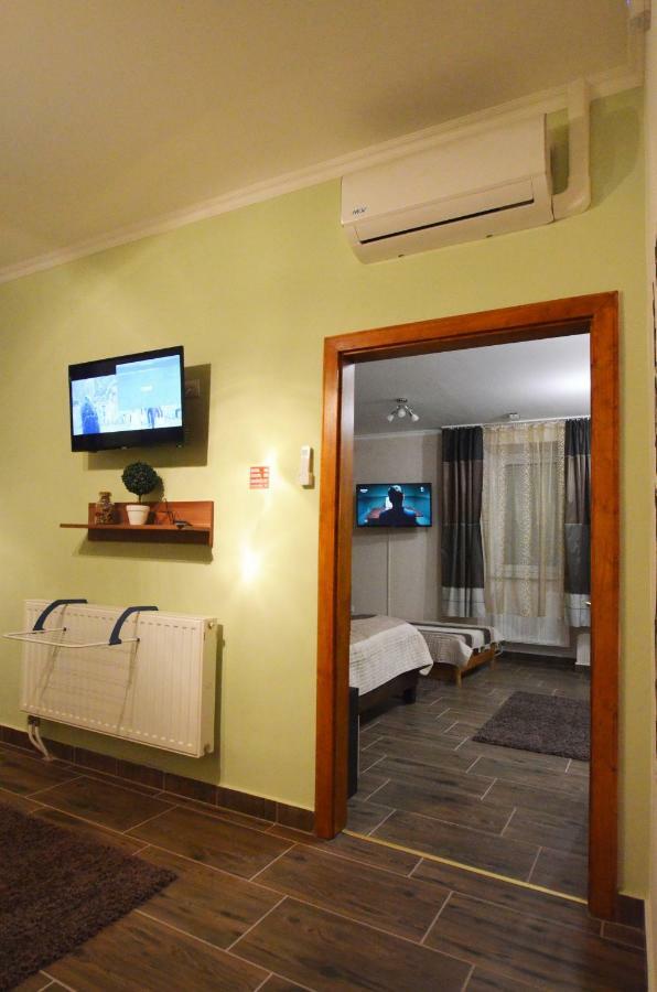 Bathory Apartman Apartment Егер Екстериор снимка