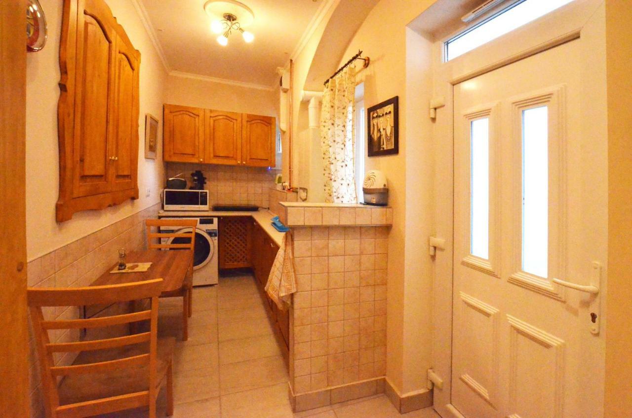 Bathory Apartman Apartment Егер Екстериор снимка