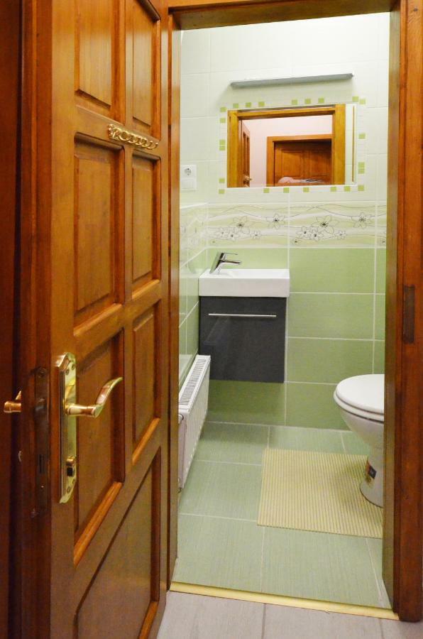 Bathory Apartman Apartment Егер Екстериор снимка