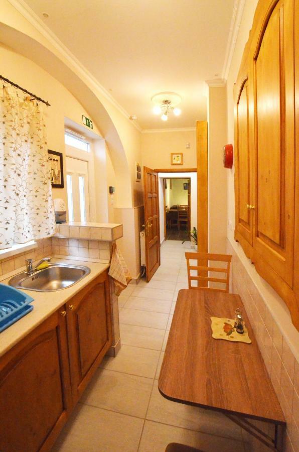 Bathory Apartman Apartment Егер Екстериор снимка