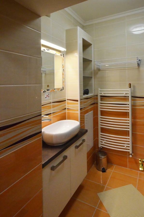 Bathory Apartman Apartment Егер Екстериор снимка