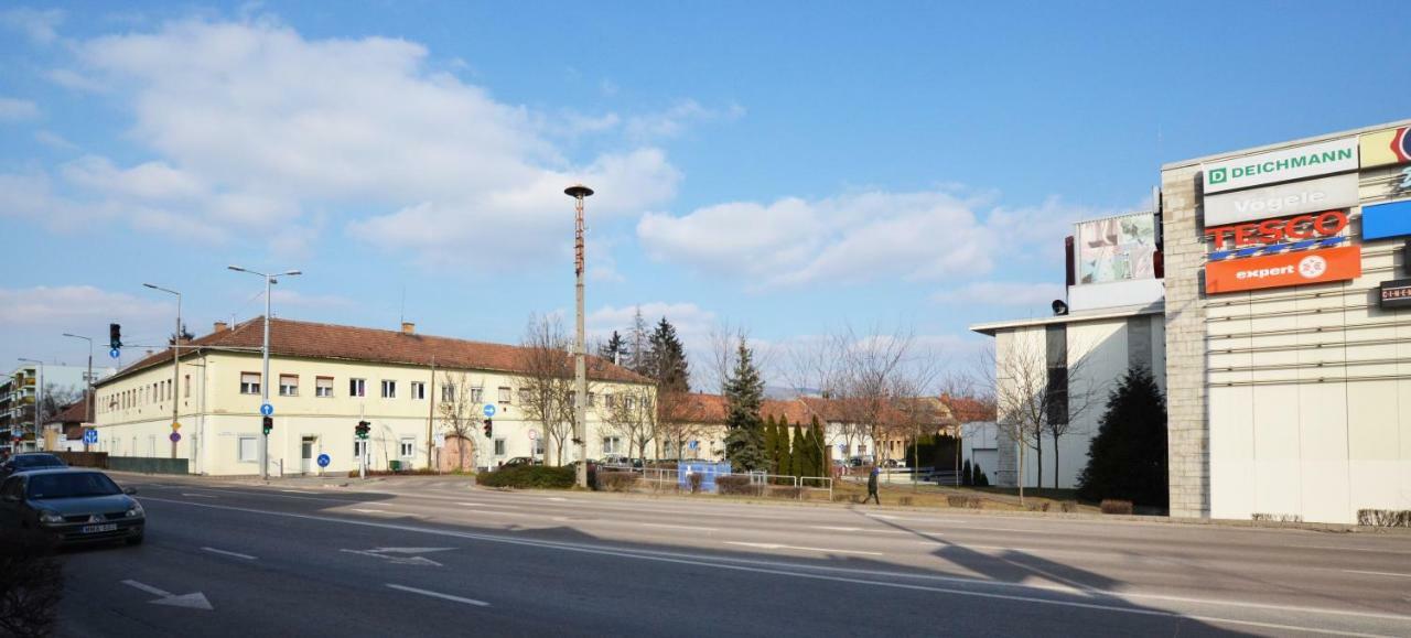 Bathory Apartman Apartment Егер Екстериор снимка